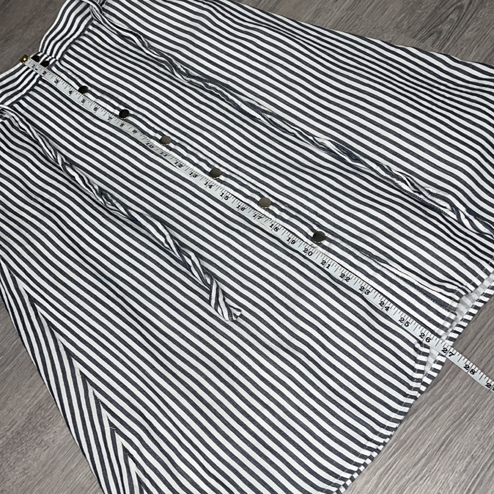 Button-up skirt with a belt - Picture 10 of 10